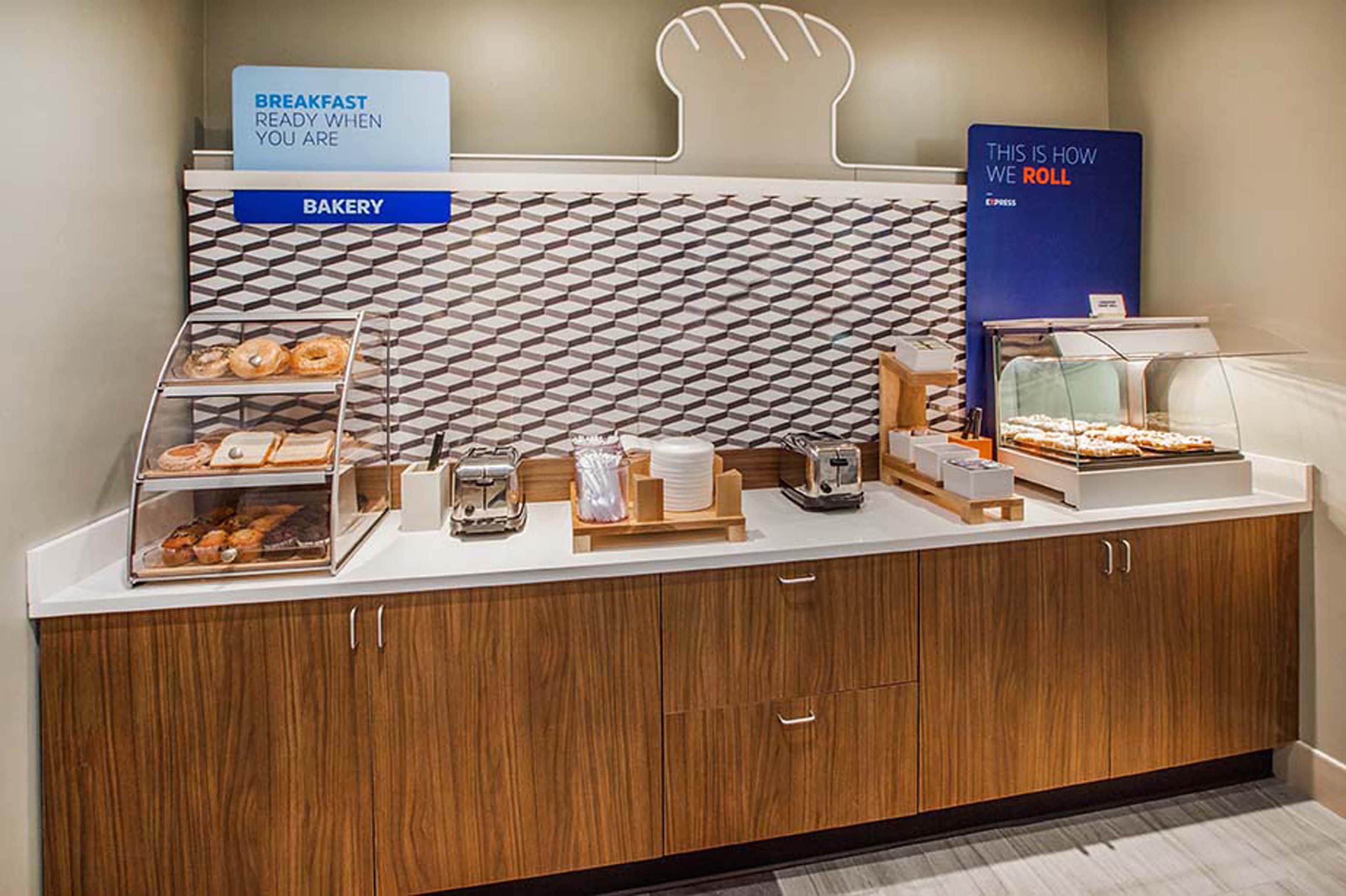 Holiday Inn Express Charleston Us Highway 17 & I-526 By Ihg Eksteriør bilde